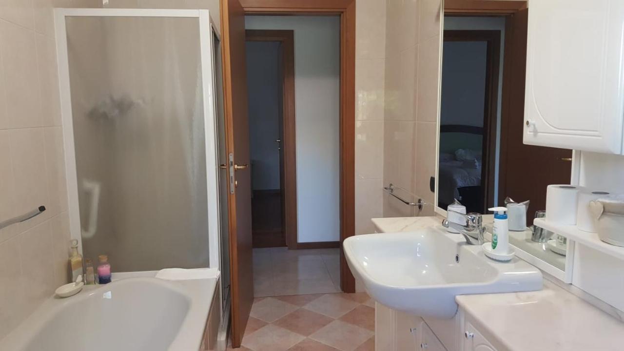 La Casa Sul Parco Apartment Valeggio sul Mincio Luaran gambar